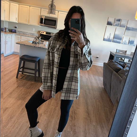 Oatmeal Blush Plaid Shacket - Picture 6 of 9